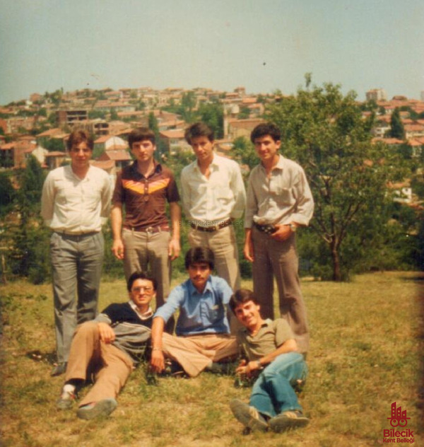Sanat Okullu Gençler Ve Cumhuriyet Mahallesi Manzarası
