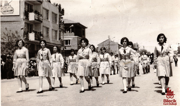 Ertuğrul Gazi Lisesi Öğrencileri Atatürk Bulvarı'nda Geçitte