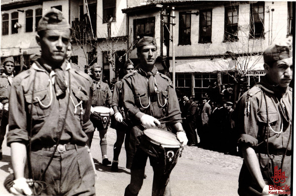 Tevfik Bey Caddesi'nde İzci Yürüyüşü 