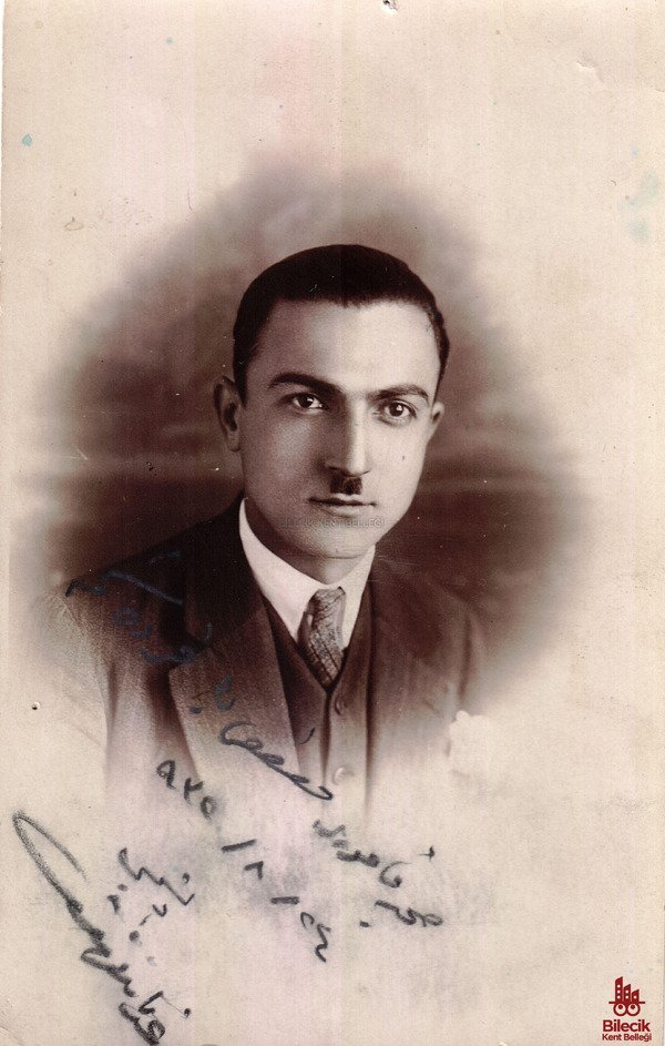 Sıhhat Memuru Mustafa Türker'e İmzalı Portre Fotoğrafı