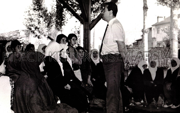 Sendika Temsilcisi BİLKON Kadın İşçilere Bilgi Veriyor