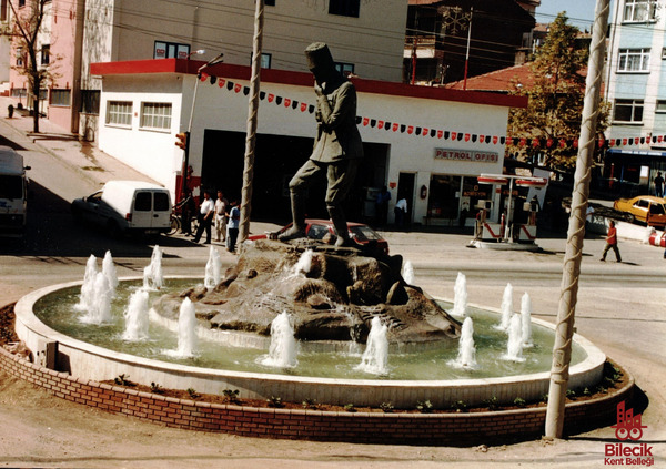 Atatürk Heykeli 