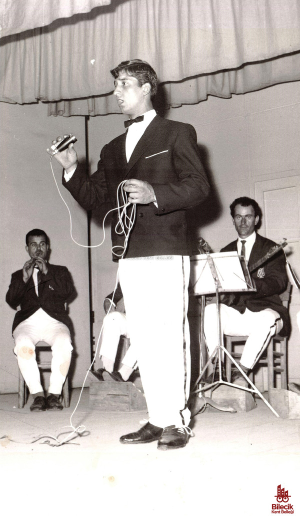 Selami Örs Şarkı Söylüyor