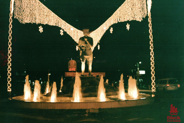 Atatürk Heykeli'nin Gece Manzarası