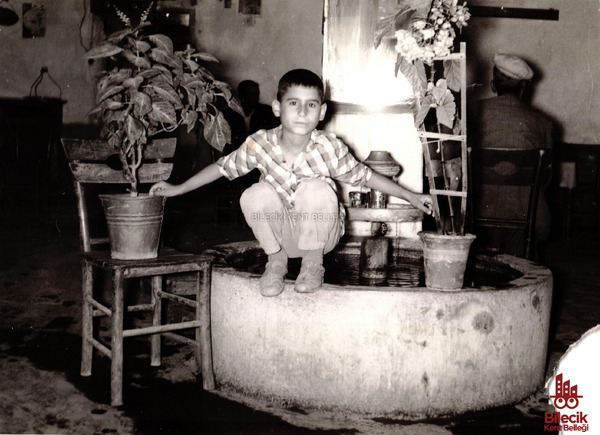 Hakkı Kafadar'ın İşlettiği Kahve Demirci Hasan Örs'ün Havuzlu Kahvesi