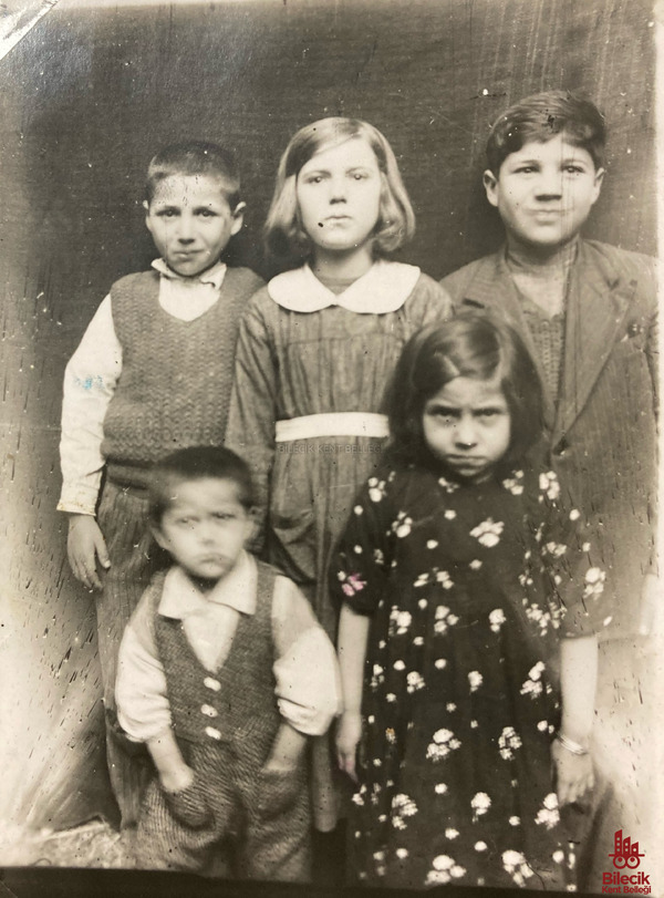 Erol Aral Çocukluk Yılları Bilecikli Arkadaşlarıyla