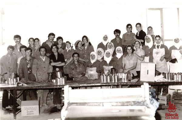 BİLKON Konserve Fabrikası İçinden Bir Hatıra Fotoğrafı
