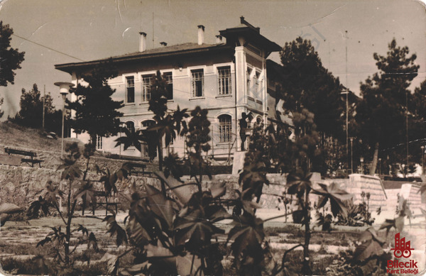 Cumhuriyet Meydanı ve Bilecik Valiliği