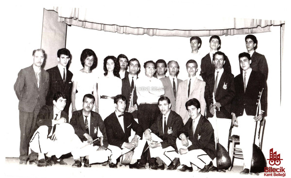 Bilecik Folklor Ekibinin Hatıra Fotoğrafı