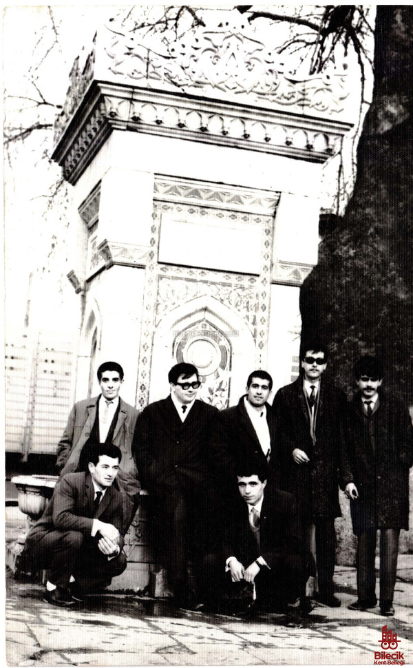 Söğüt Kaymakam Çeşmesi Önünde Bir Hatıra