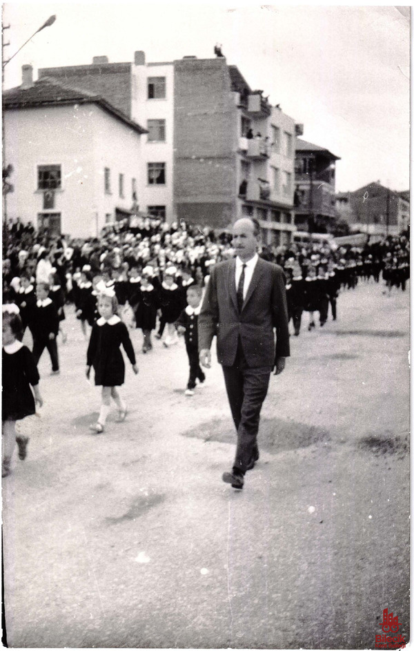Öğretmen Ekrem Yılmaz Öğrencileriyle