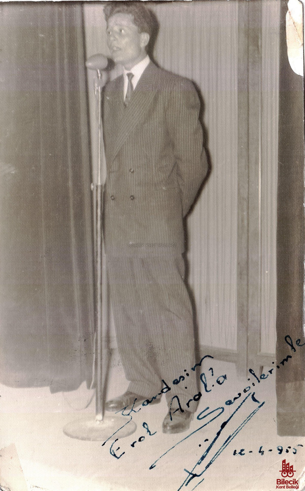 Kitapçı Kemal Gürer Mikrofon Başında